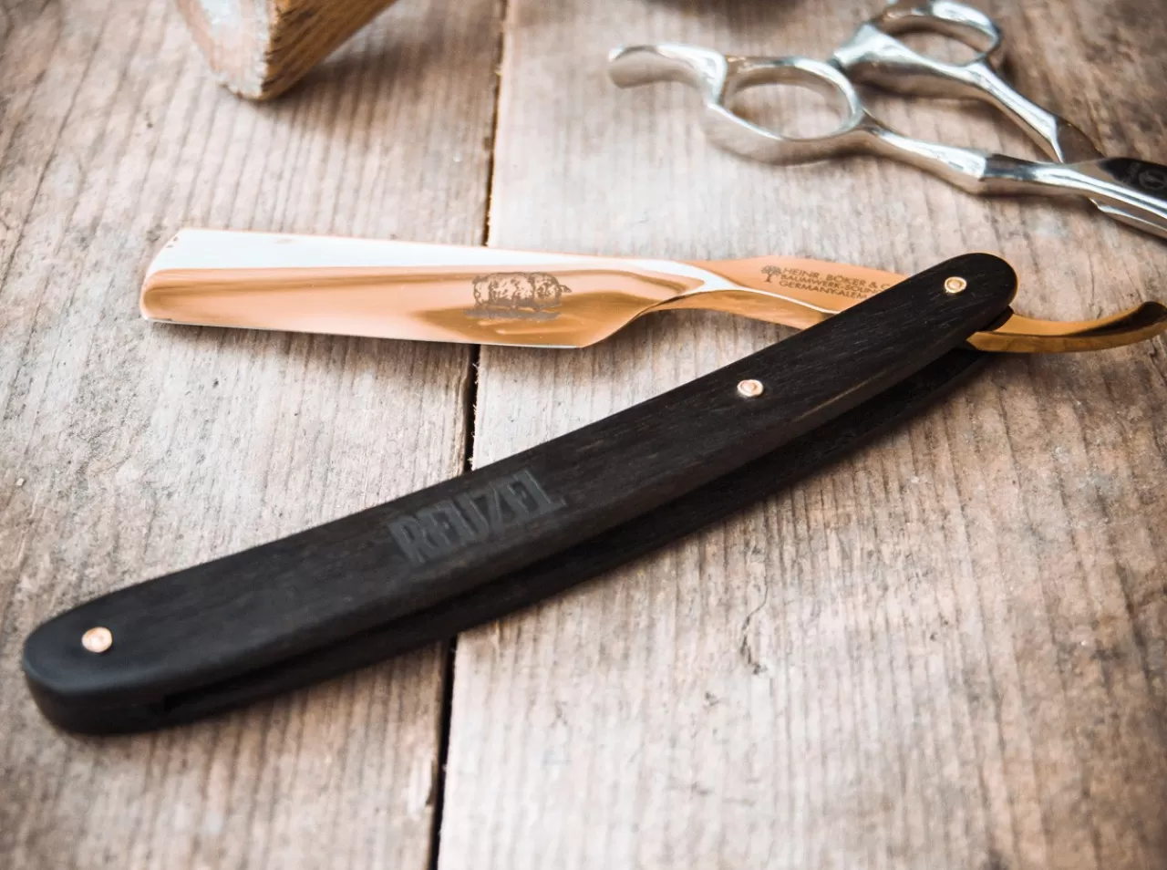 Böker Manufaktur Solingen Carbonstahl-Rasiermesser<Golden Reuzel Razor Axe